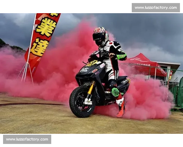 极限泥沙飞扬的越野摩托车赛道热血对决全纪录视频高手集结燃爆瞬间